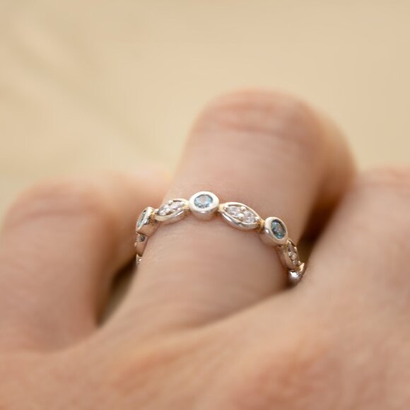 Vintage Sterling Silver Blue & White CZ Band Ring, Sz 6.75 Everyday Dainty Ring - Picture 4 of 6